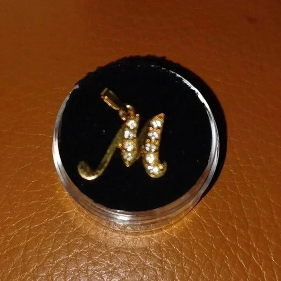 💙🌹Gold plated letter pendant "M" with faux diamonds - Picture 4 of 7